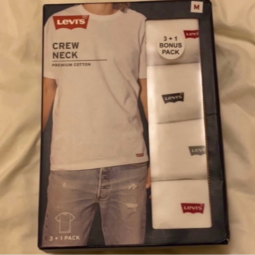 Levi’s tee shirts size Medium